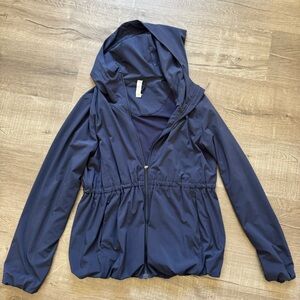 LULULEMON Navy Bubble Athletic Jacket Windbreaker in Size 6